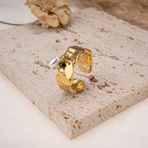 Bijoux Tendance 2024 : Découvrez les bracelets, bagues et boucles d'Oreilles à adopter !