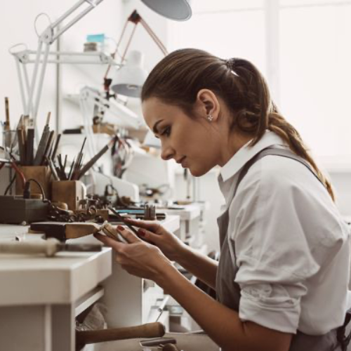Réparation de Bijoux chez Nébuleuse : Donner une Seconde Vie à vos Trésors