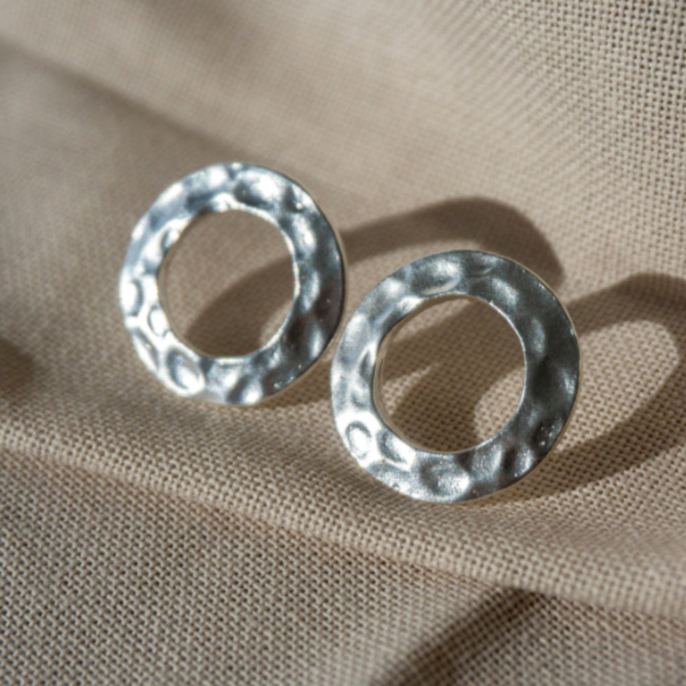 Boucles d'oreilles rondes martelées argent