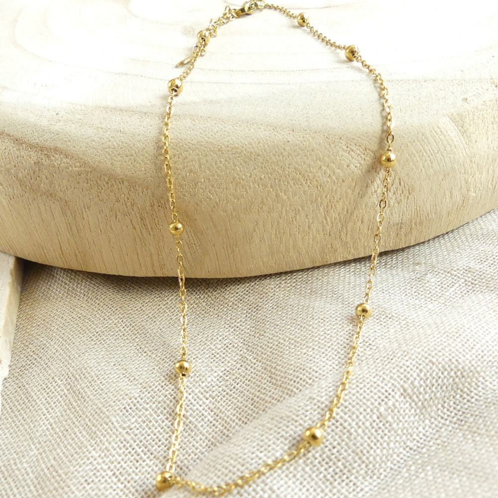 Collier ras du cou chaine de perles dorée
