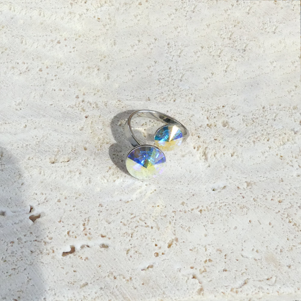 Bague ornée de deux cristaux de couleur Vitrail clair