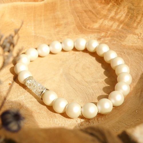 Bracelet perles de nacre blanc avec fermoir en cristal
