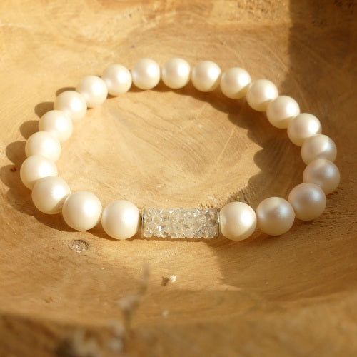Bracelet perles de nacre blanc avec fermoir en cristal  Swarovski