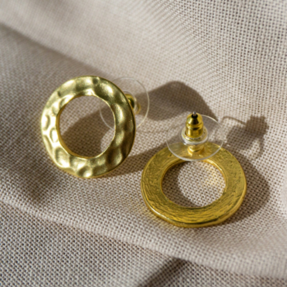 Boucles d'oreilles rondes martelées plaqué or