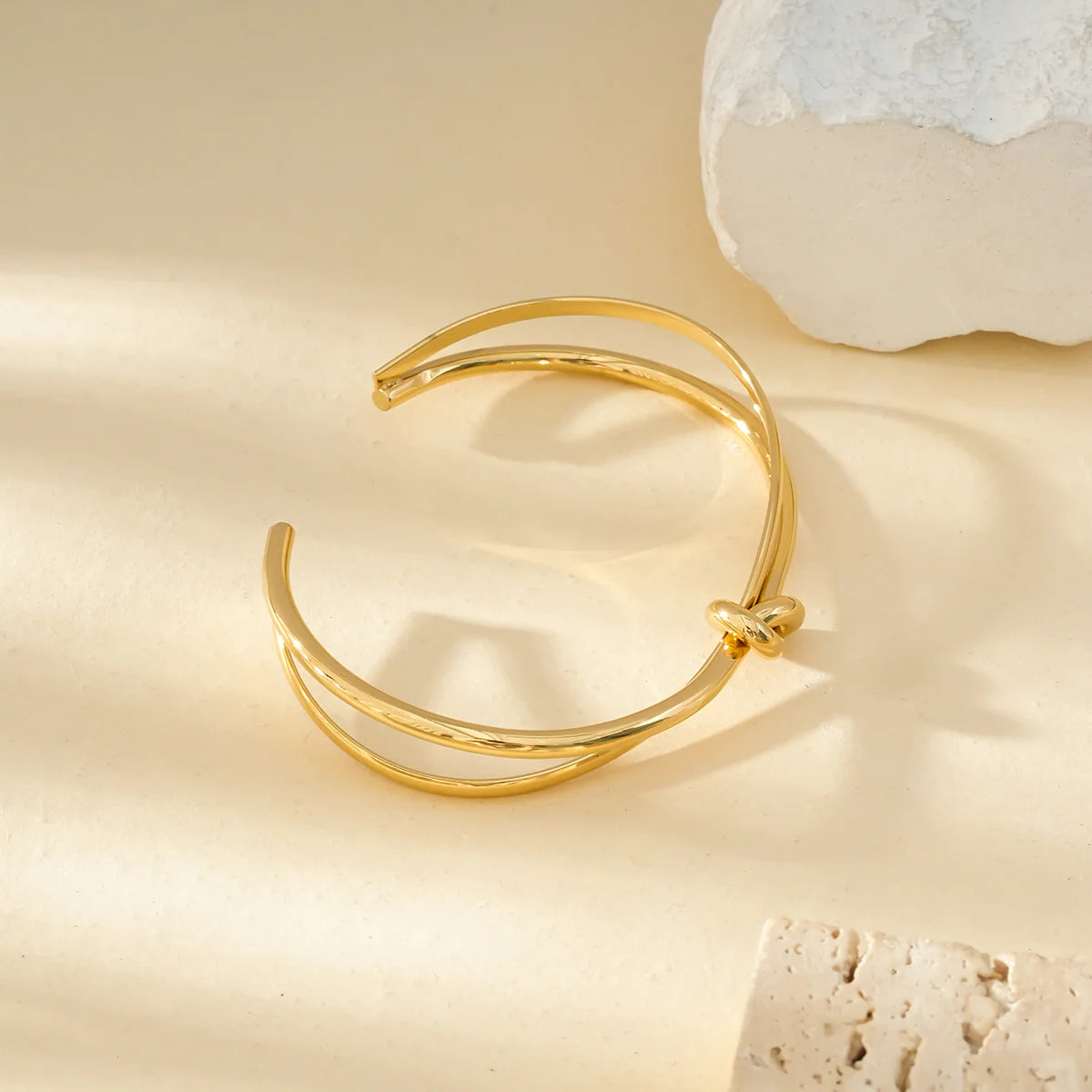 Bracelet rigide femme doré Liénor, élégance raffinée