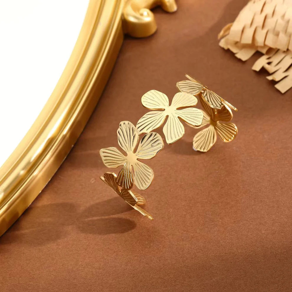 Bracelet rigide femme doré Flora, touche fleurie