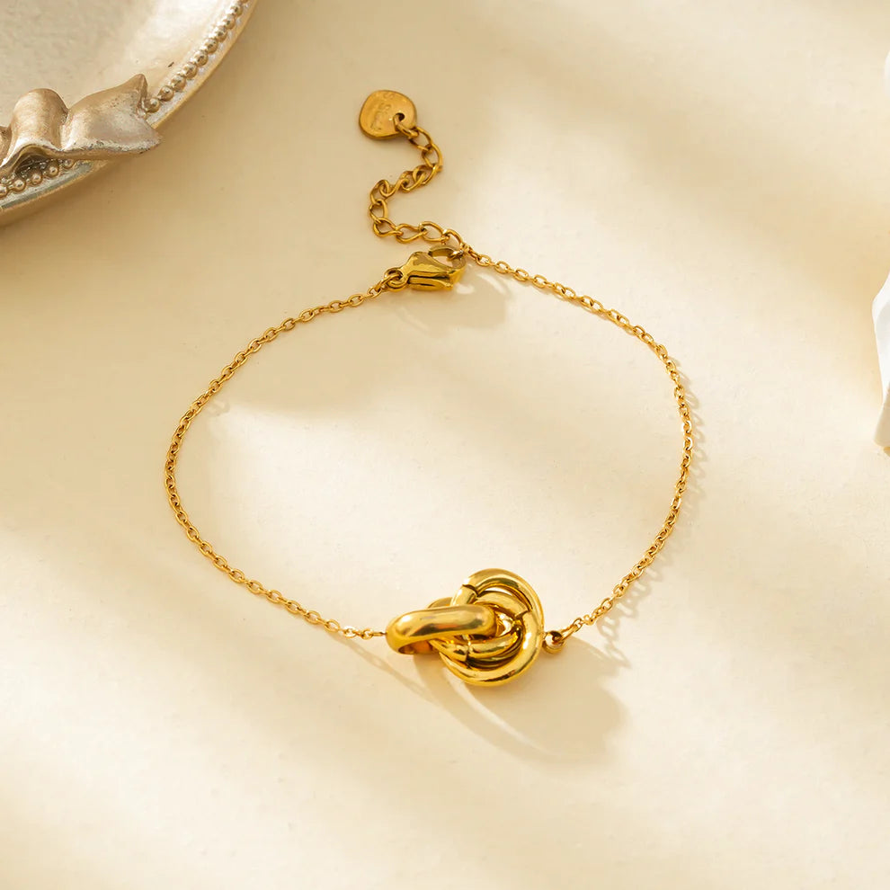 Insieme, bracelet femme chaîne doré, design moderne