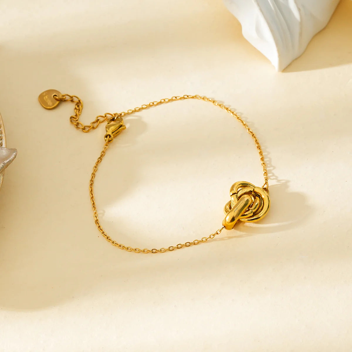 Insieme, bracelet femme chaîne doré, design moderne