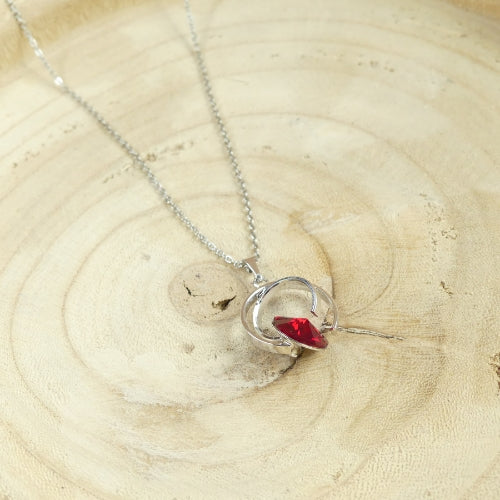 Collier solitaire cristal rouge scintillant