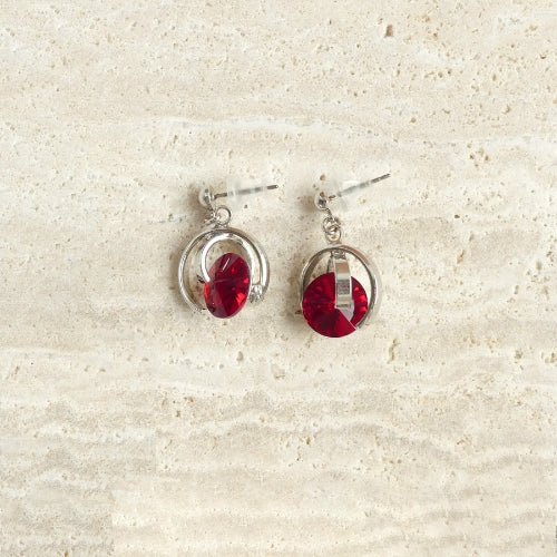 boucle solitaire Swarovski rouge