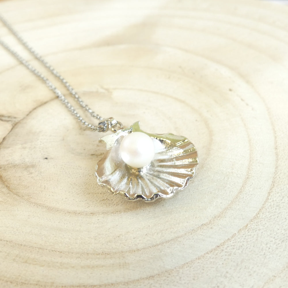 Collier coquillage et perle