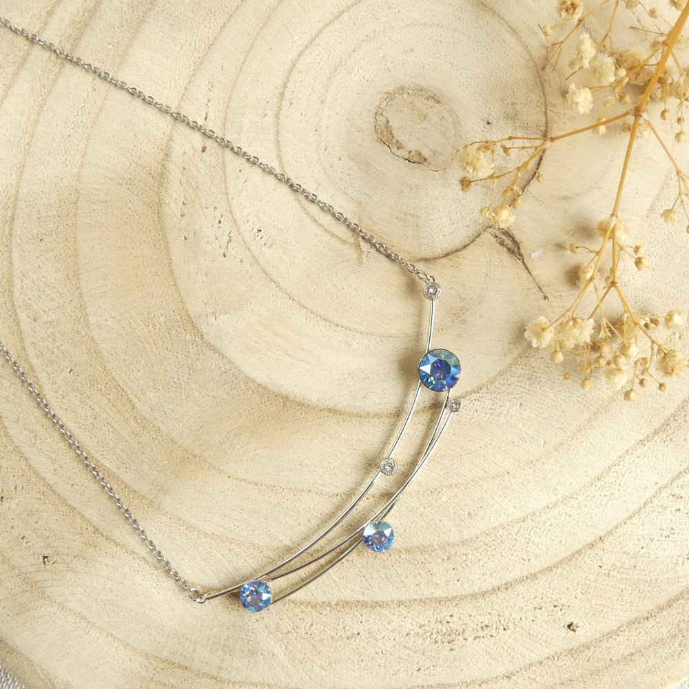 collier parsemé de 6 cristaux
