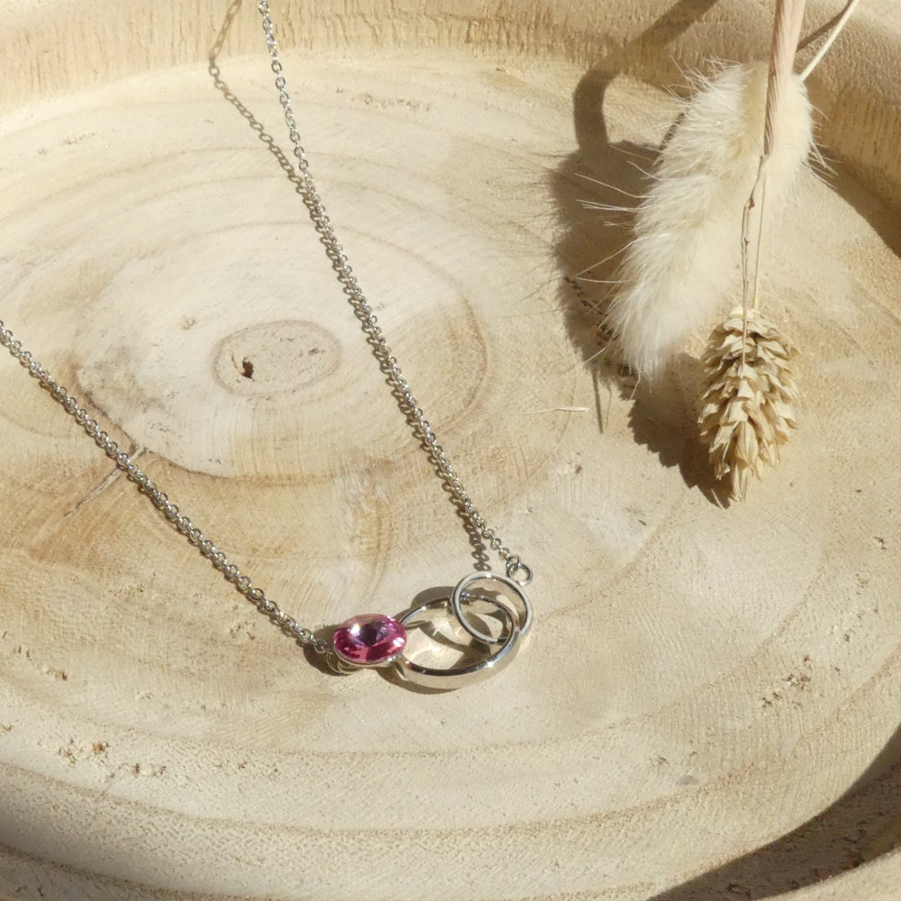 Collier solitaire rose entrelacé