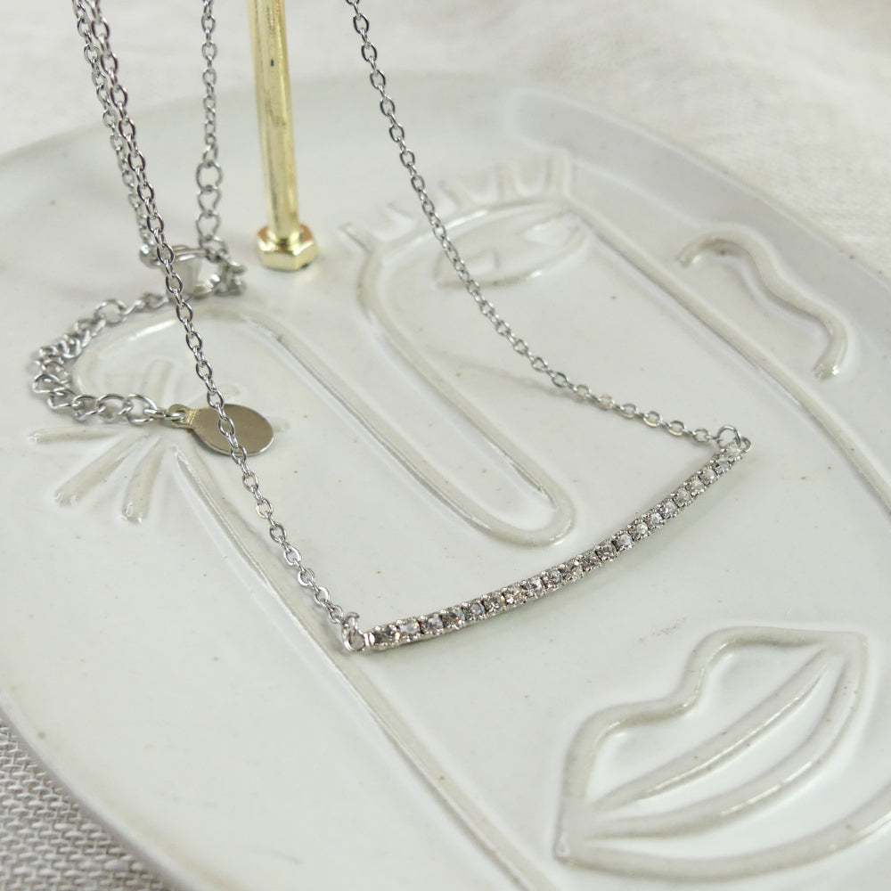 collier barre horizontal pavés de cristaux argent