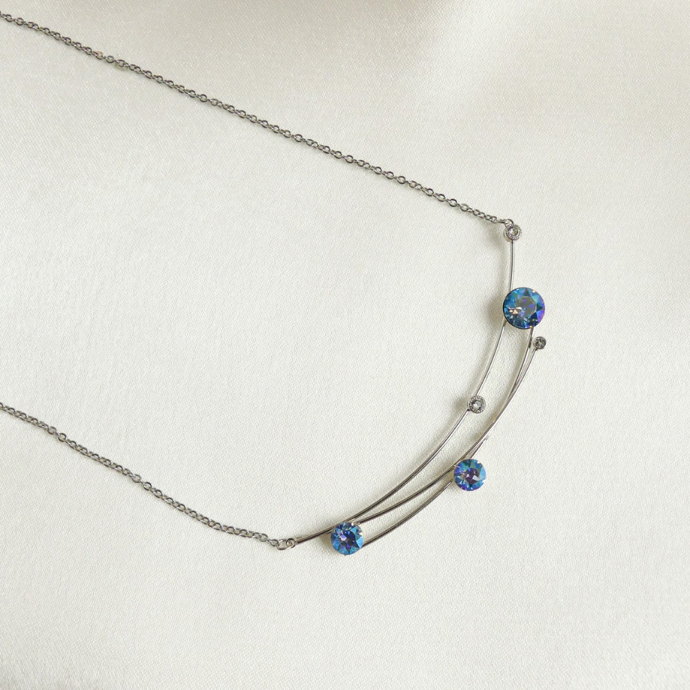 Collier barre parsemé de 6 cristaux