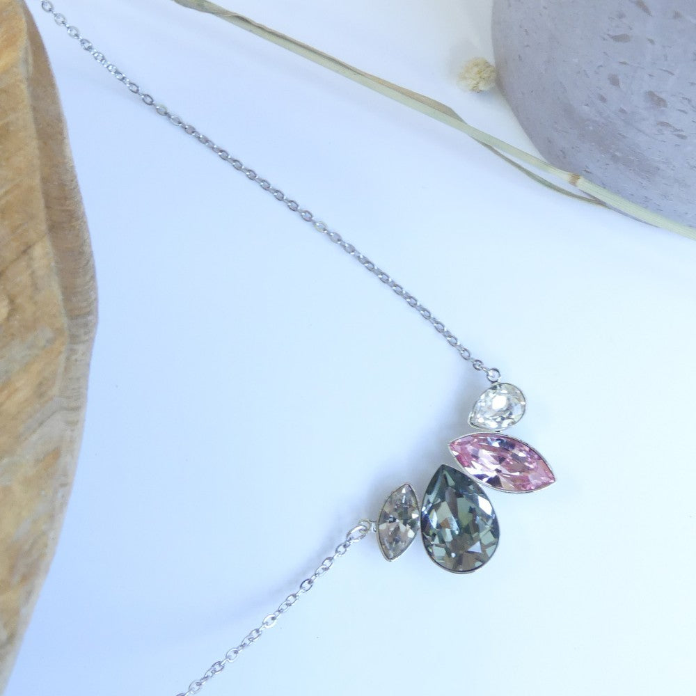 Collier poire et larme composé de 4 cristaux