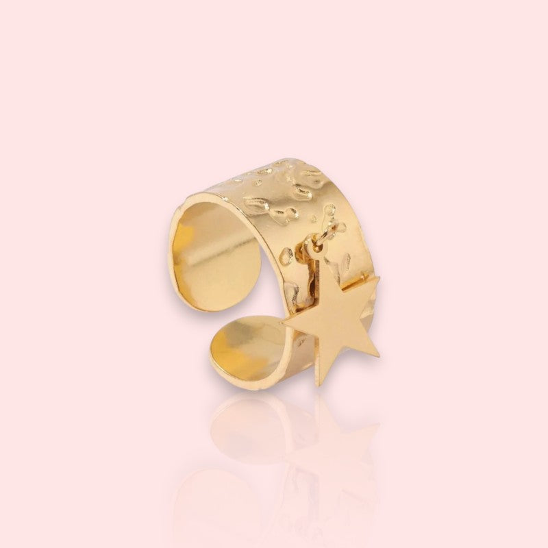 bague avec breloque Estrella, une bague dorée pour femme à l’inspiration céleste