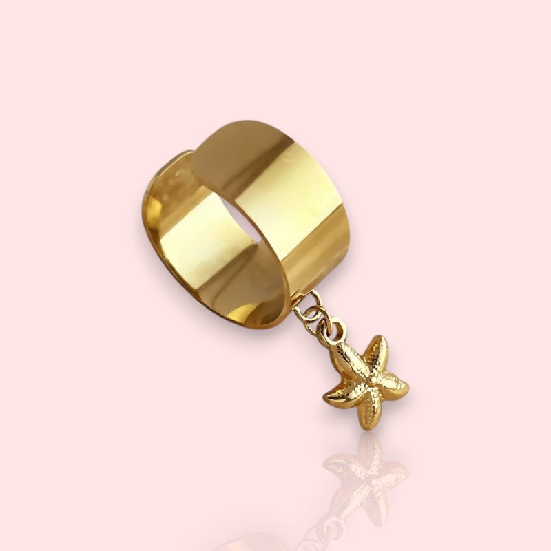 bague avec breloque Naïa, une bague dorée pour femme tendance en 2025