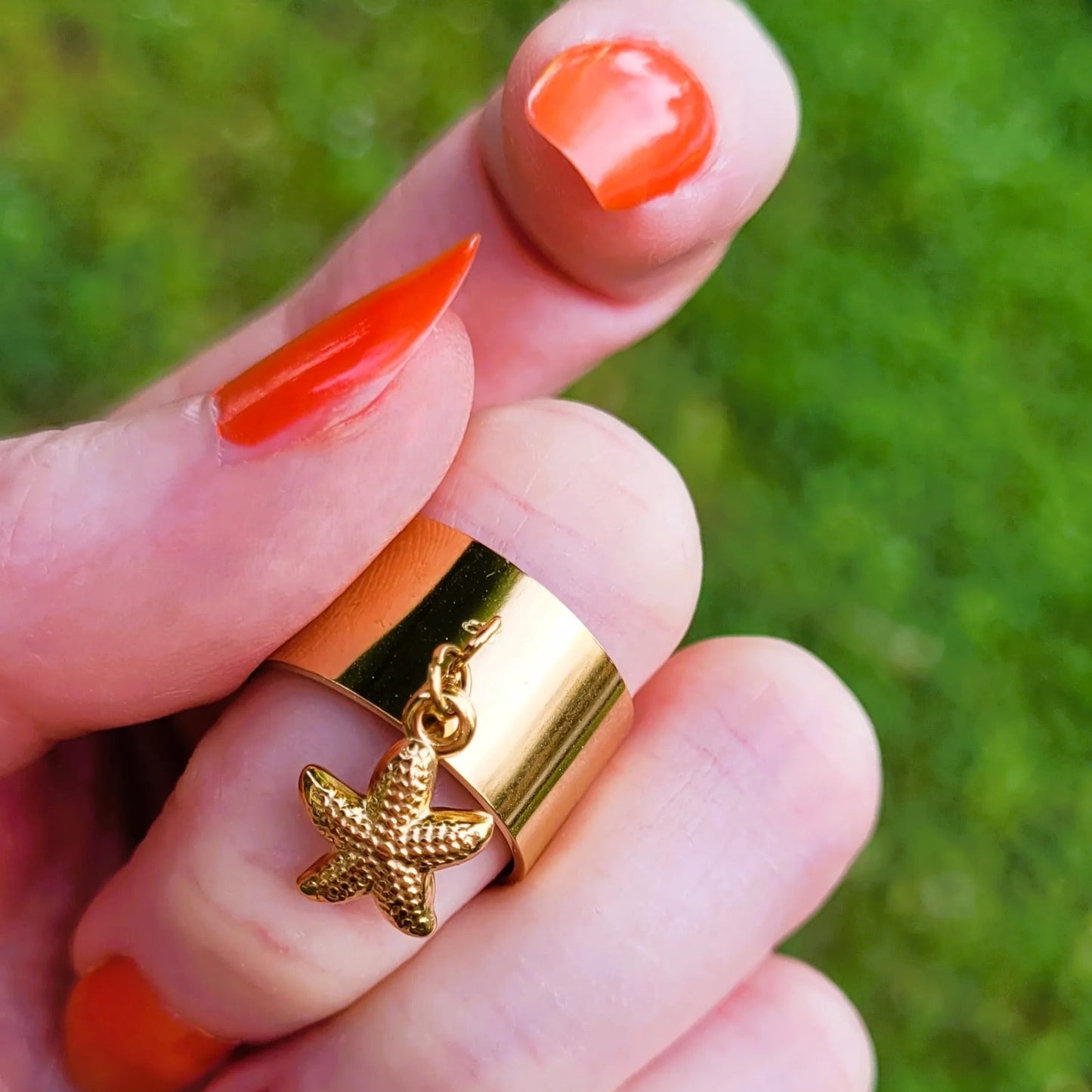 bague avec breloque Naïa, une bague dorée pour femme inspirée de l’océan