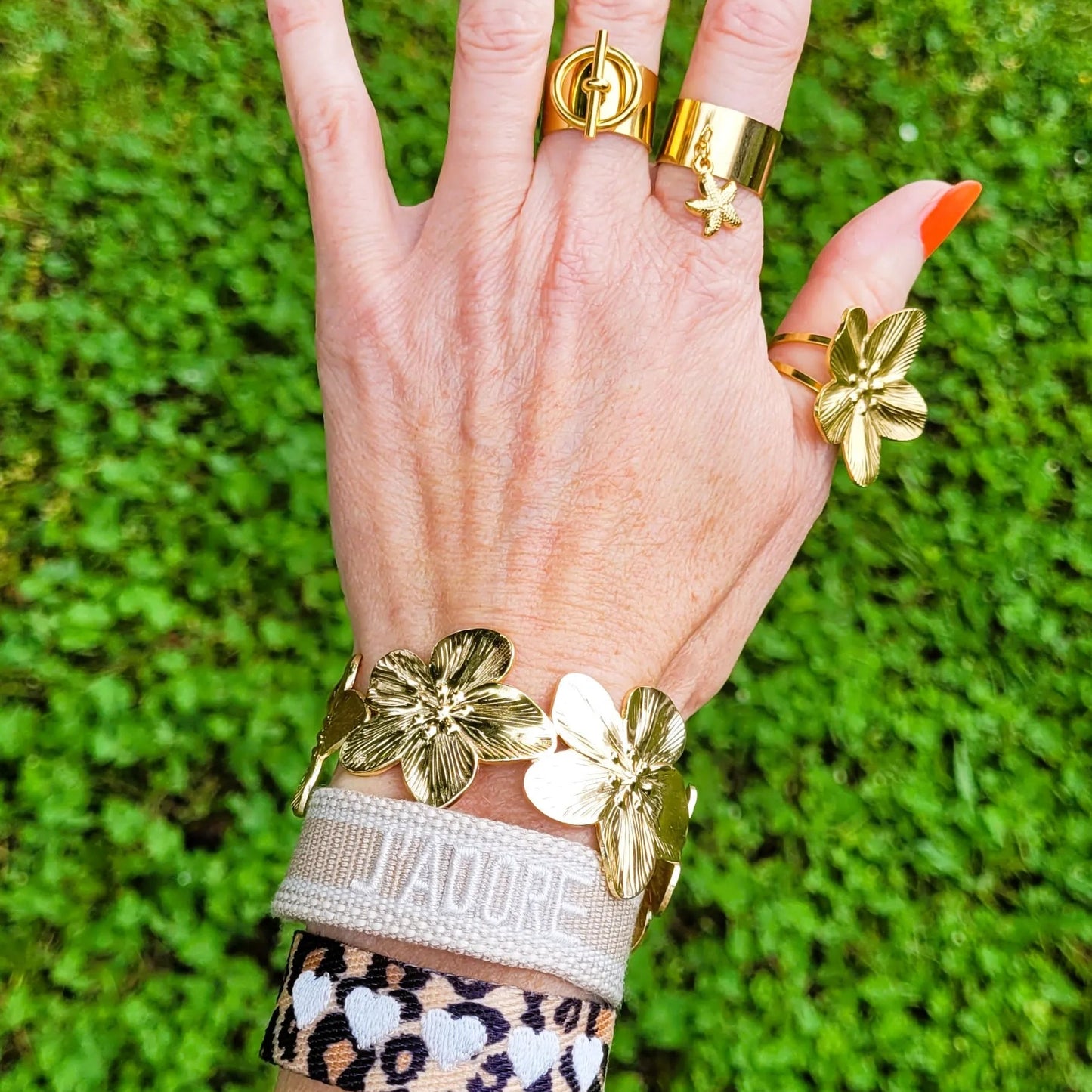 bague avec breloque Naïa, une bague avec pendentif pour femme tendance en 2025