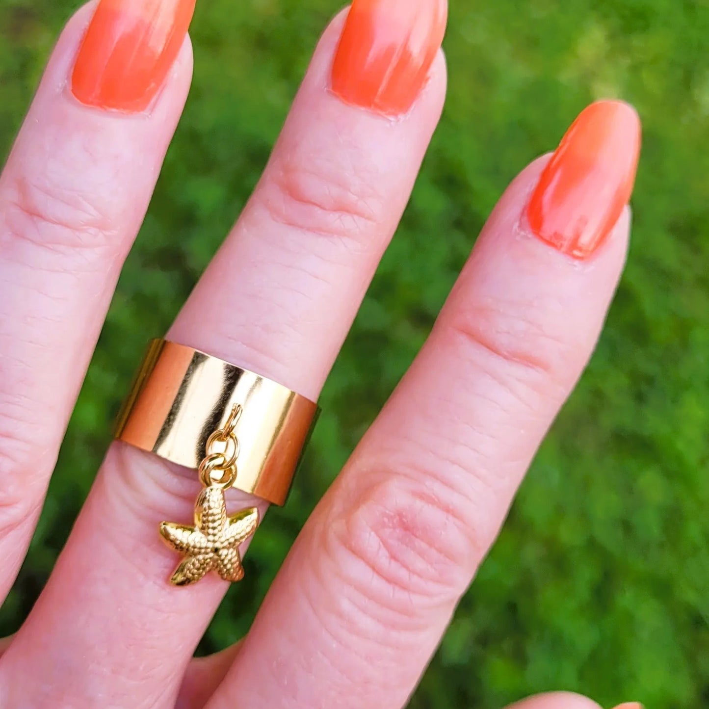 bague avec breloque Naïa, une bague réglable pour femme tendance en 2025