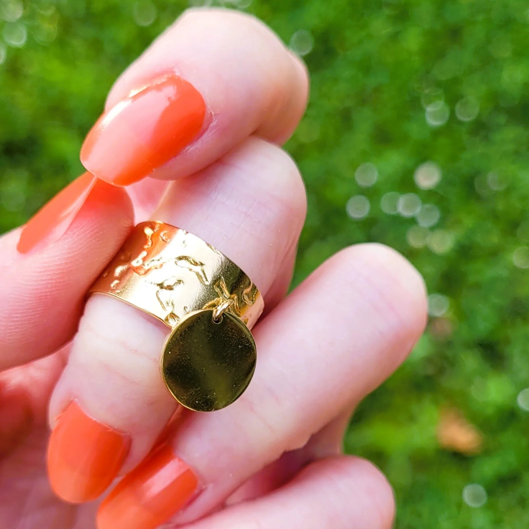 bague avec breloque Nina, une bague réglable pour femme tendance en 2025