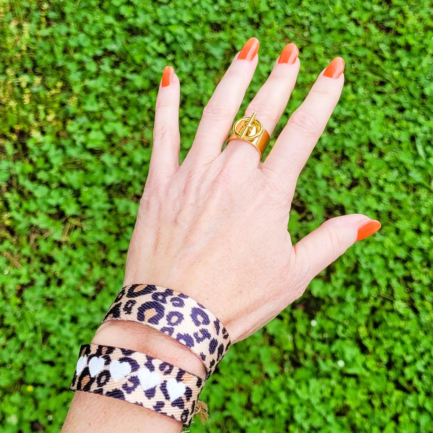 bague dorée Sara, une bague épaisse pour femme tendance en 2025