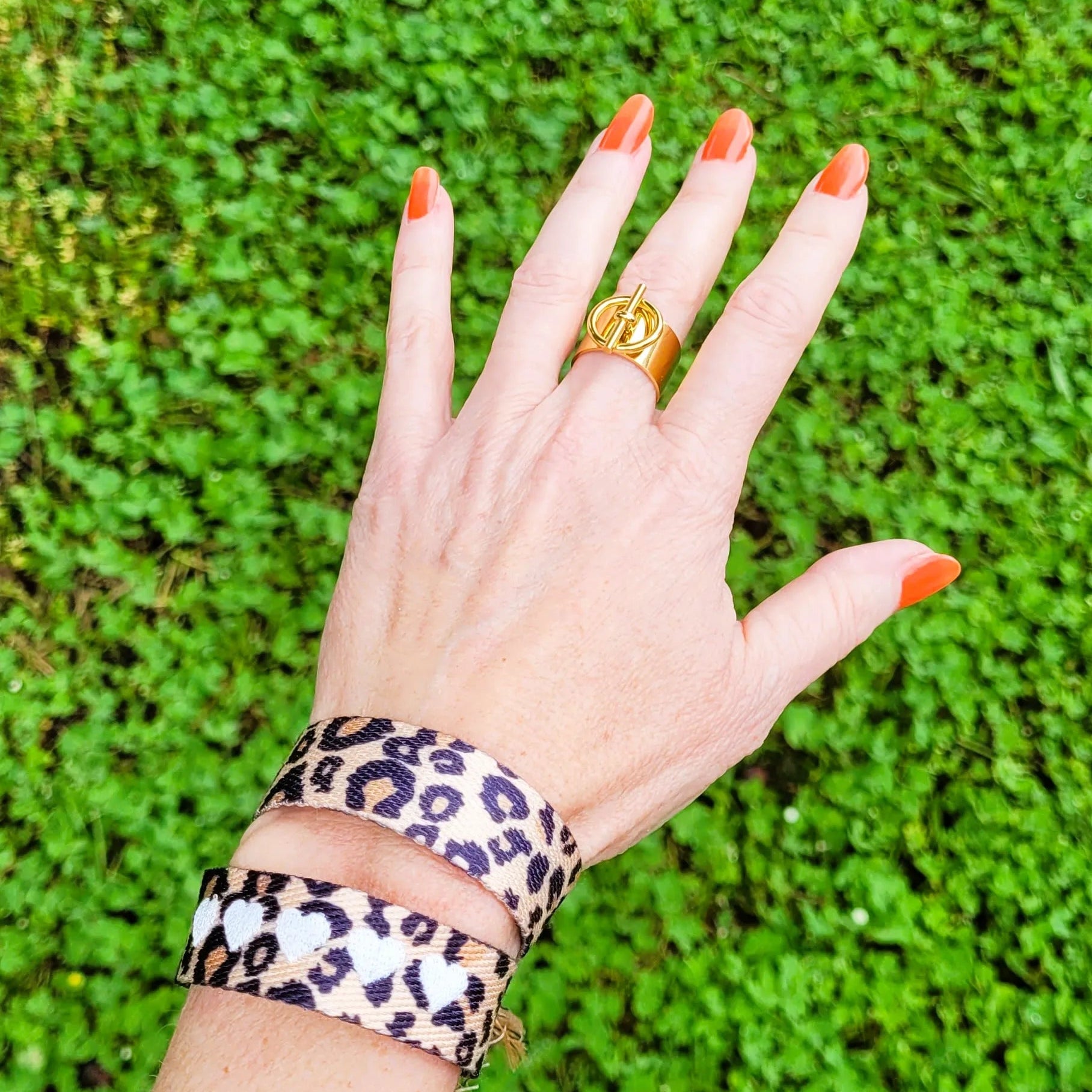 bague dorée Sara, une bague épaisse pour femme tendance en 2025