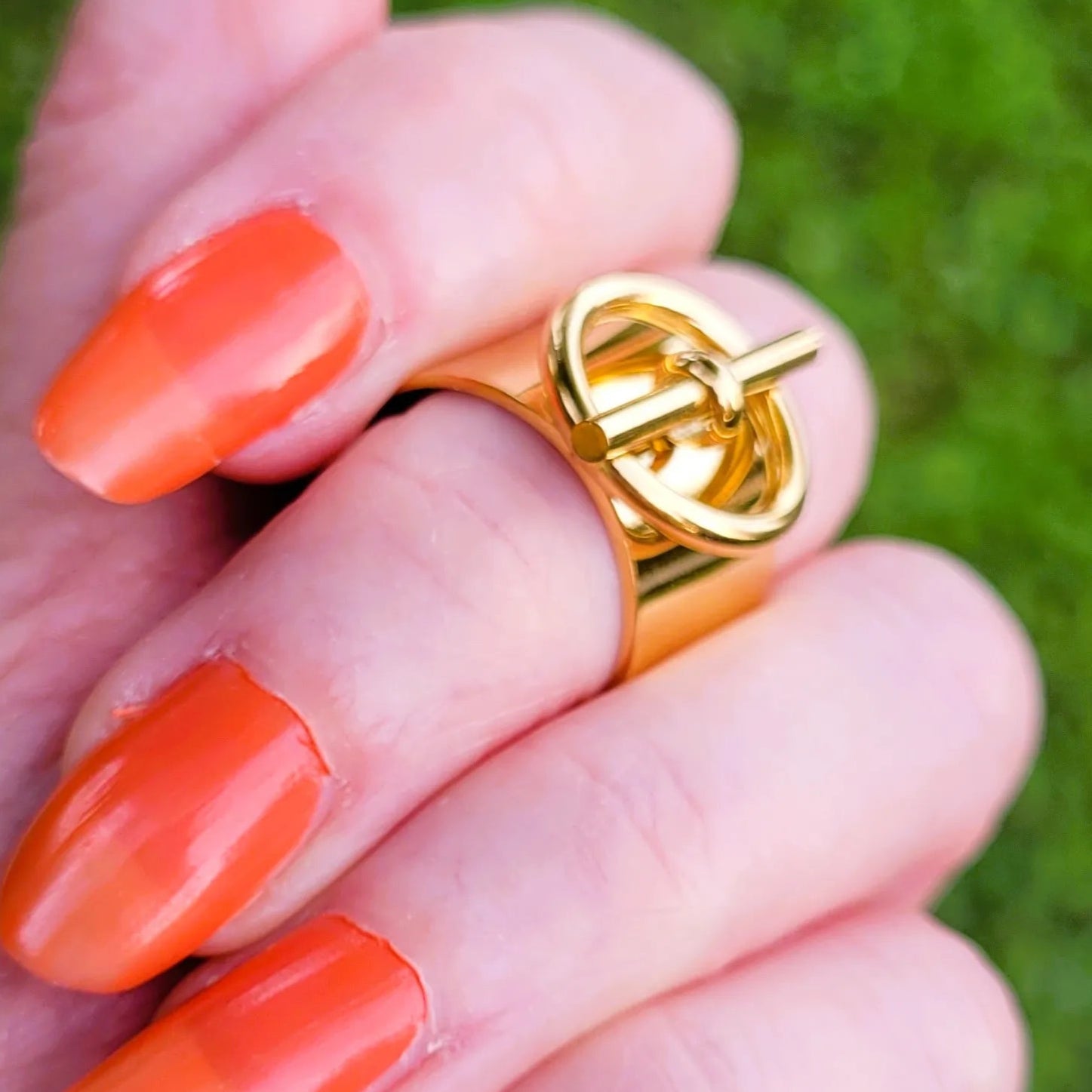 bague dorée Sara, une bague réglable pour femme tendance en 2025