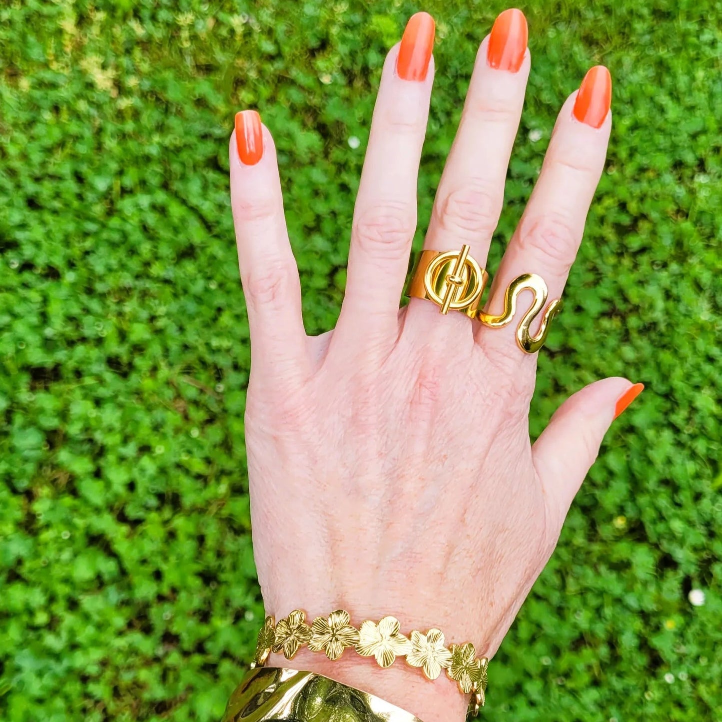 bague dorée Sara, une bague réglable pour femme inspirée d’une chaine marine