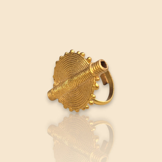 bague ethnique Akan, une bague pour femme réglable avec un poids à peser l’or traditionnel