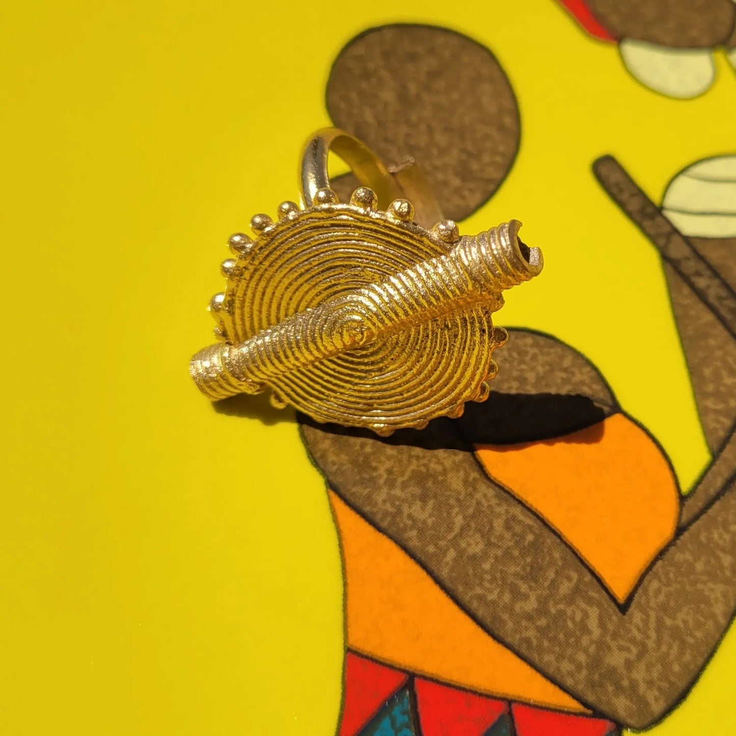 bague ethnique Akan, un bijou en bronze façonné au Sénégal