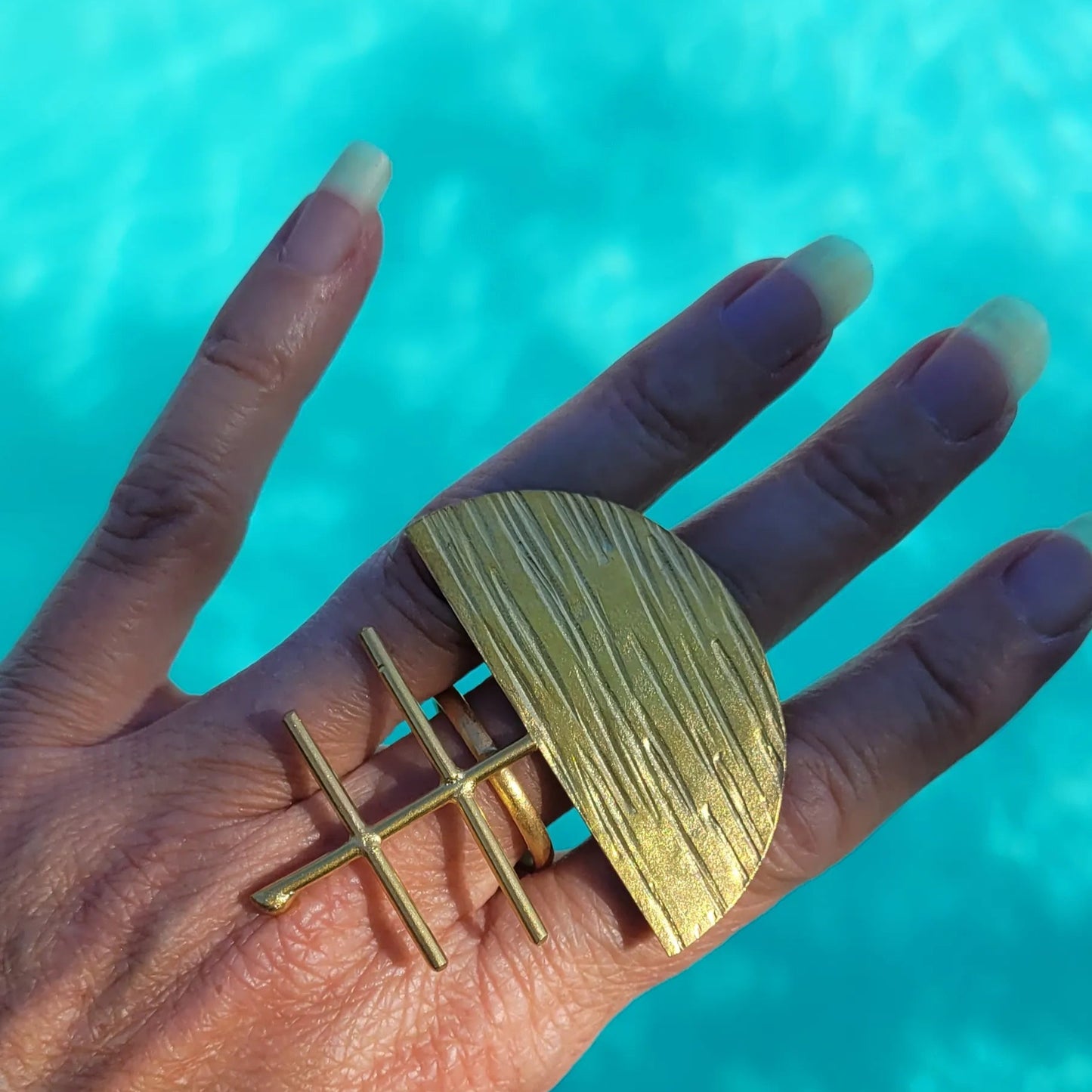 bague ethnique Ashanti, une bague artisanale au fini brossé
