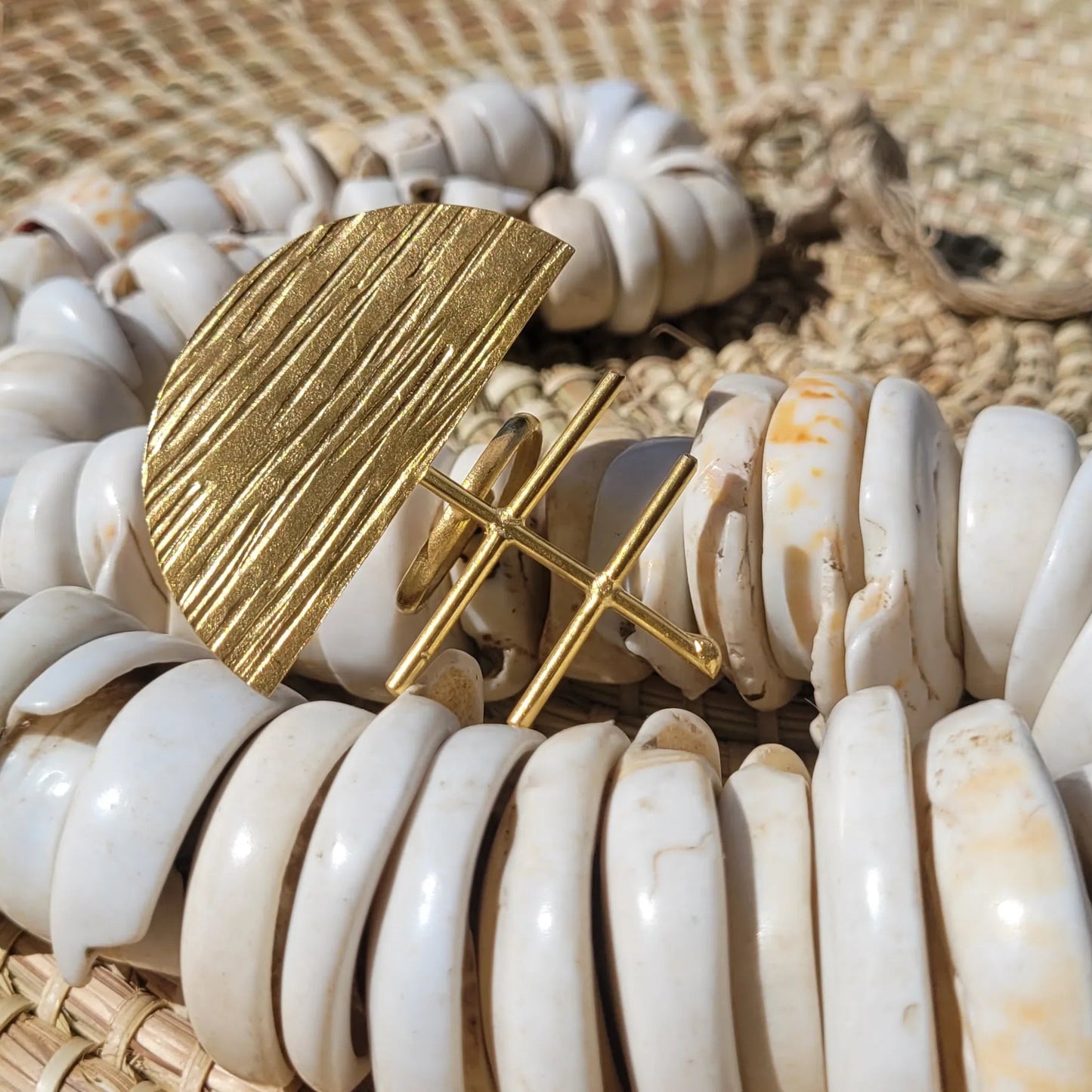 bague ethnique Ashanti, une bague pour femme réglable faite main par des artisans dakarois