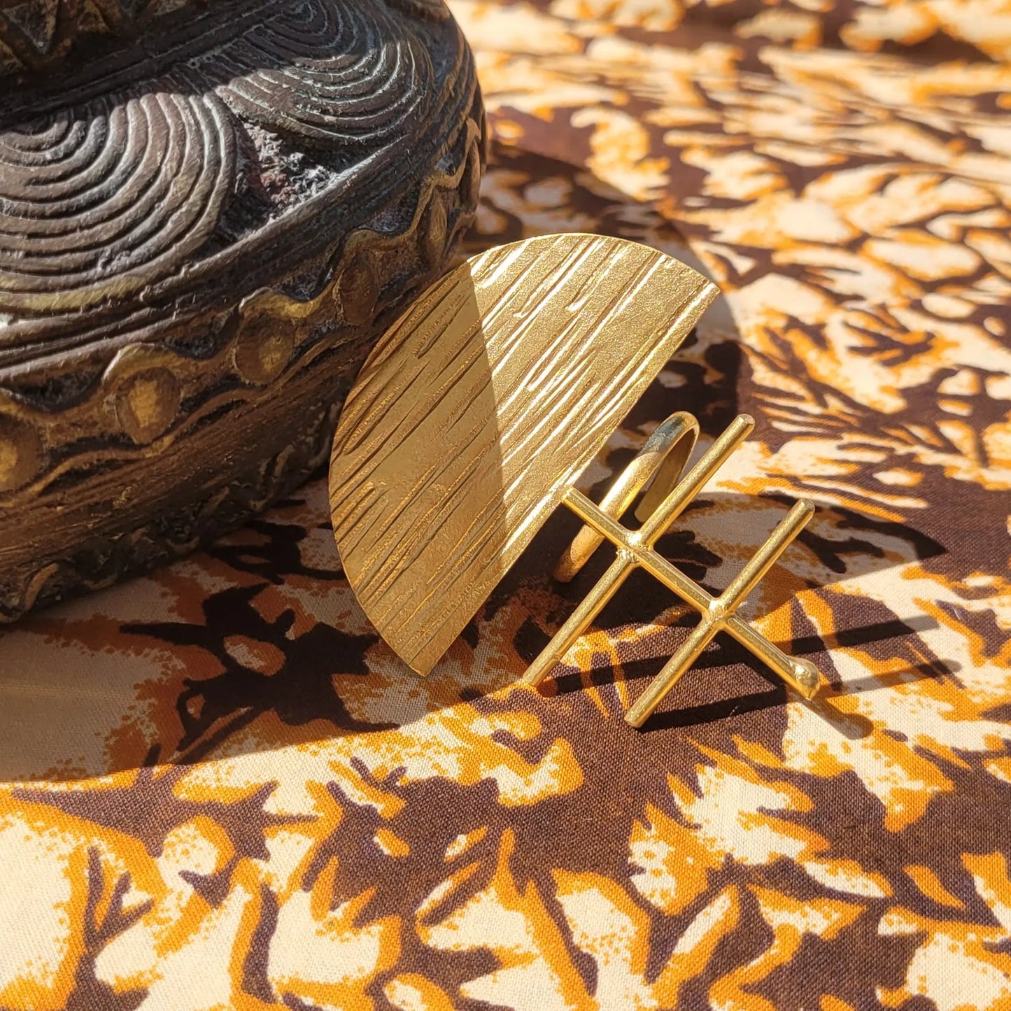 bague ethnique Ashanti, un bijou en bronze façonné au Sénégal