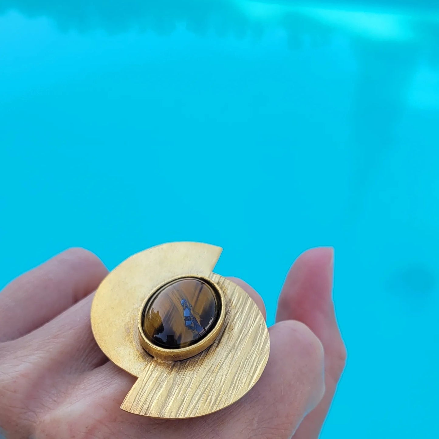 bague ethnique Bakari, une bague africaine avec une pierre œil de tigre