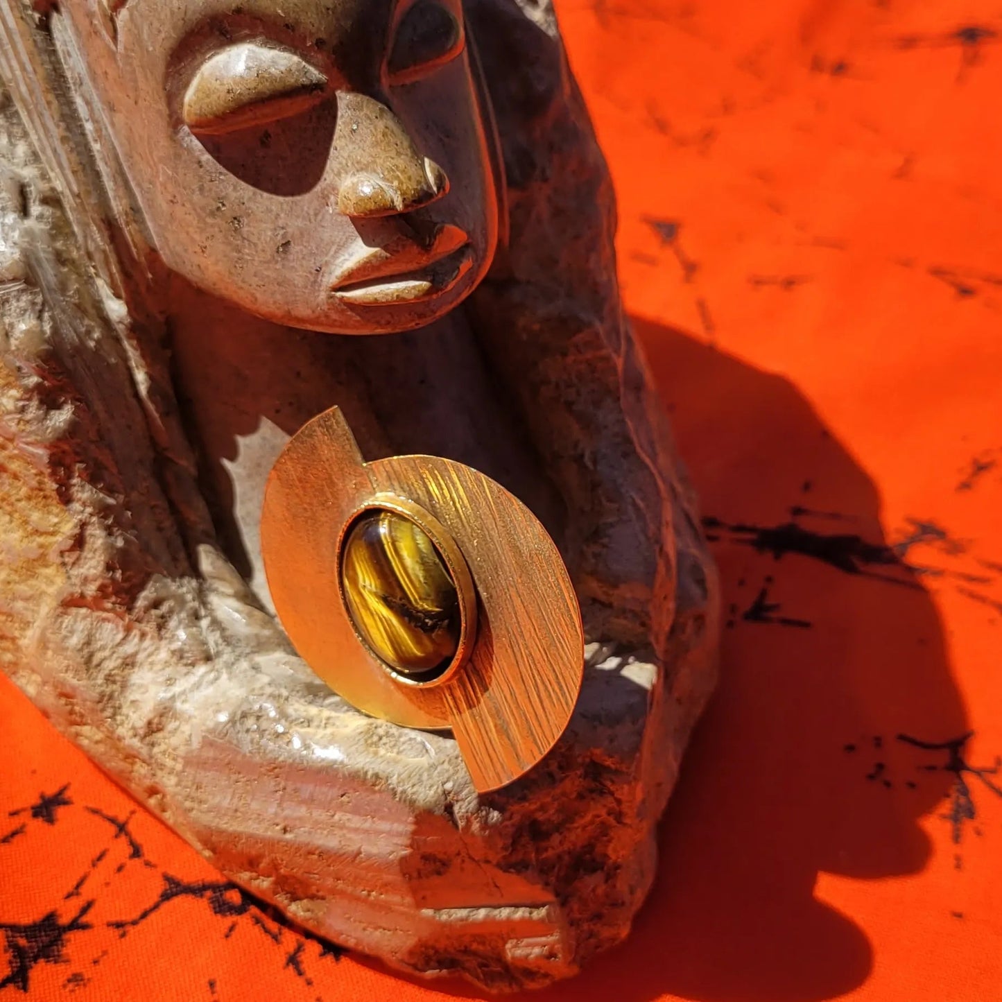 bague ethnique Bakari, une bague pour femme réglable au contraste élégant entre fini satiné et brossé