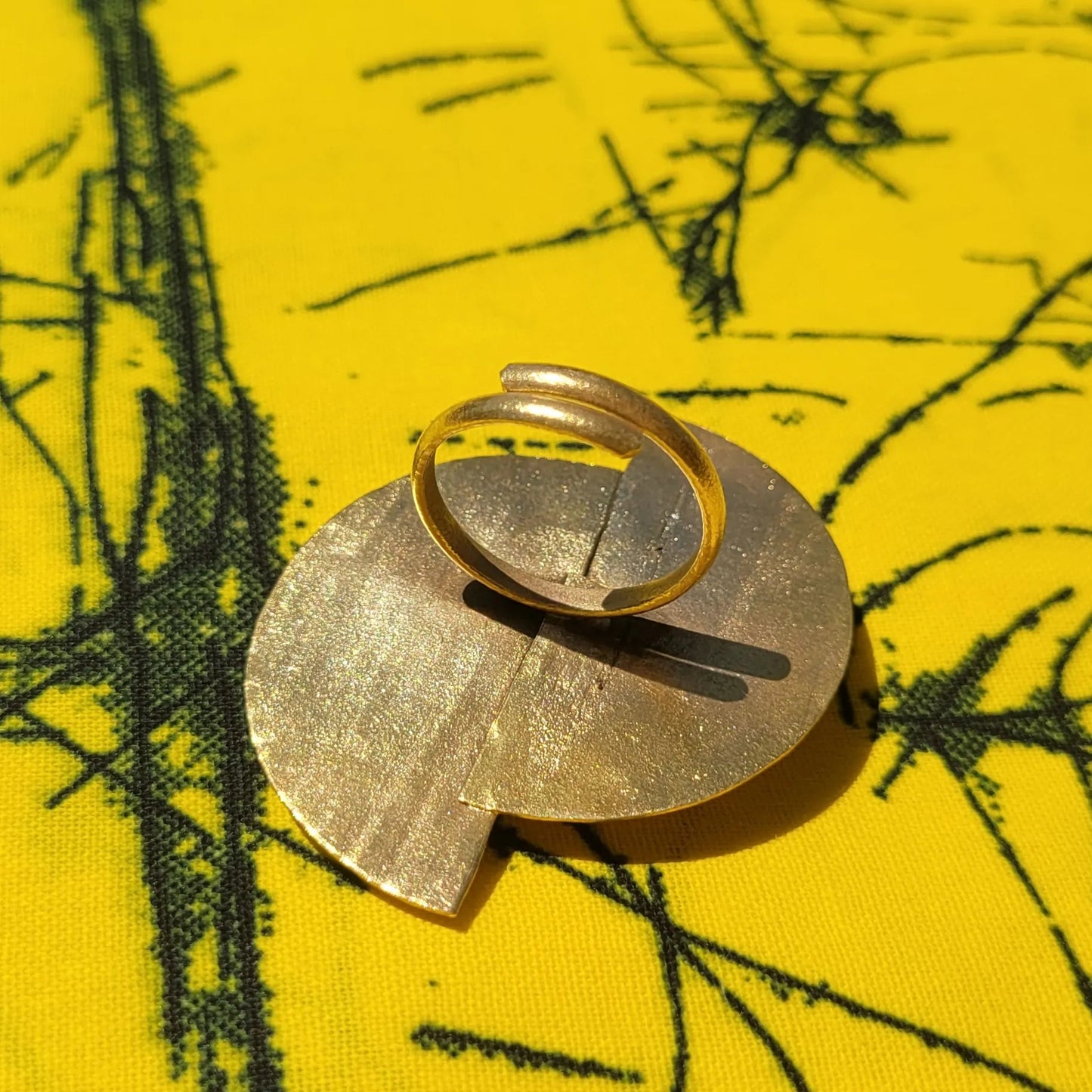 bague ethnique Bakari, une bague pour femme réglable façonnée au Sénégal