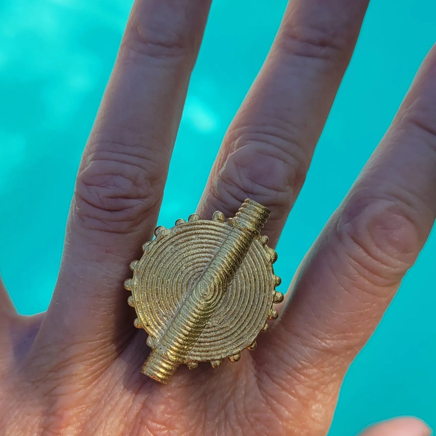 bague ethnique Baoulé, une bague africaine façonnée au Sénégal
