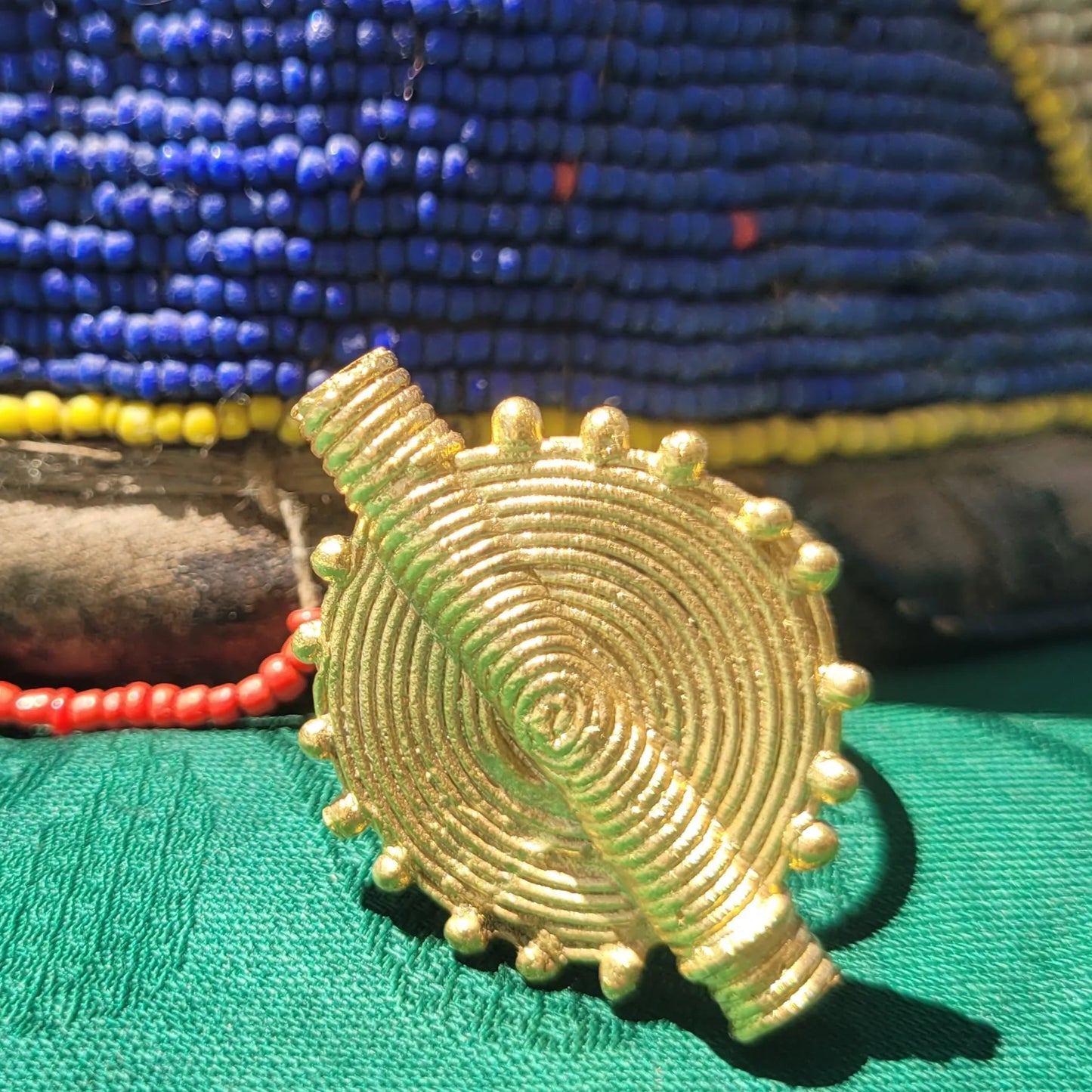 bague ethnique Baoulé, une bague pour femme réglable façonnée au Sénégal
