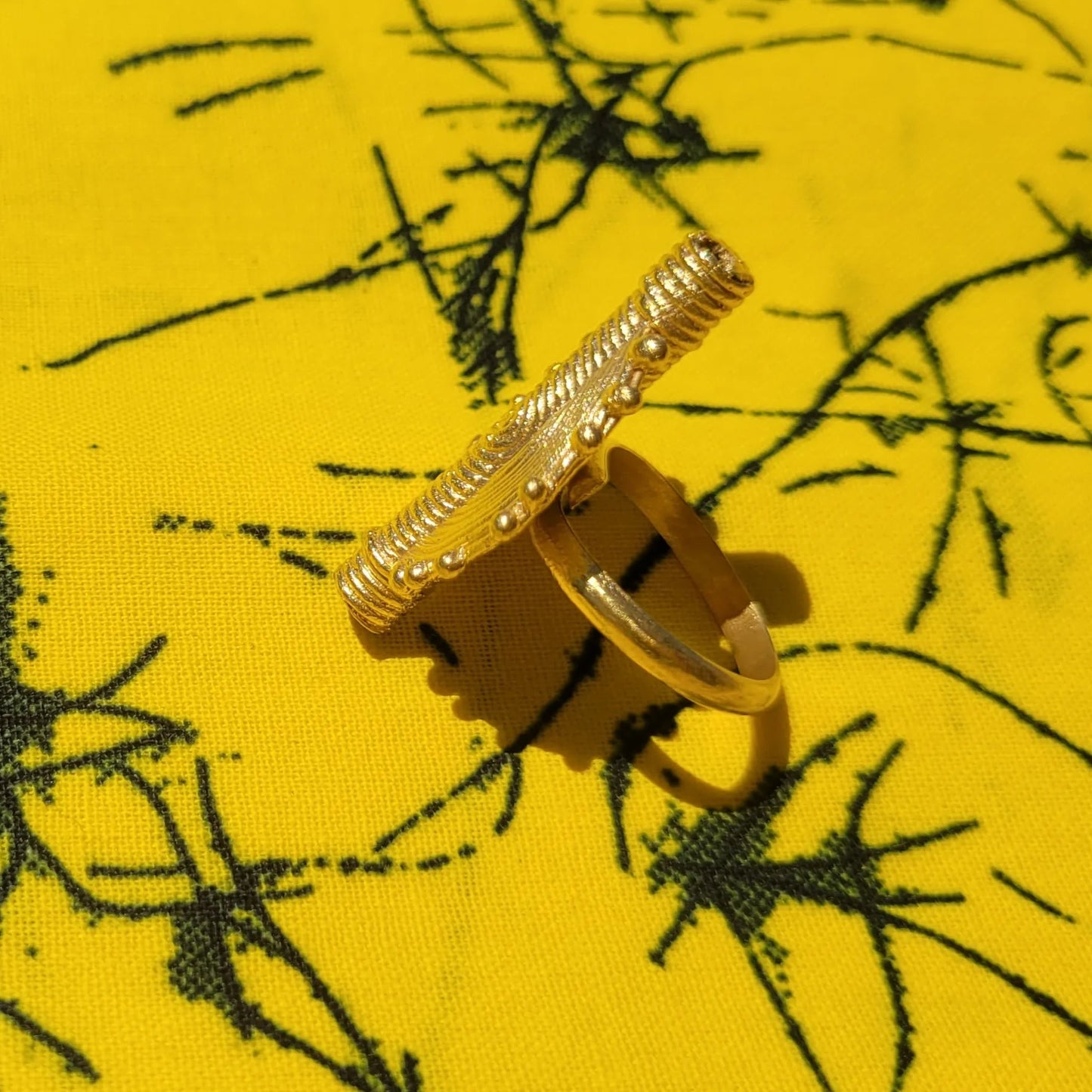 bague ethnique Baoulé, une bague pour femme réglable faite main par des artisans dakarois
