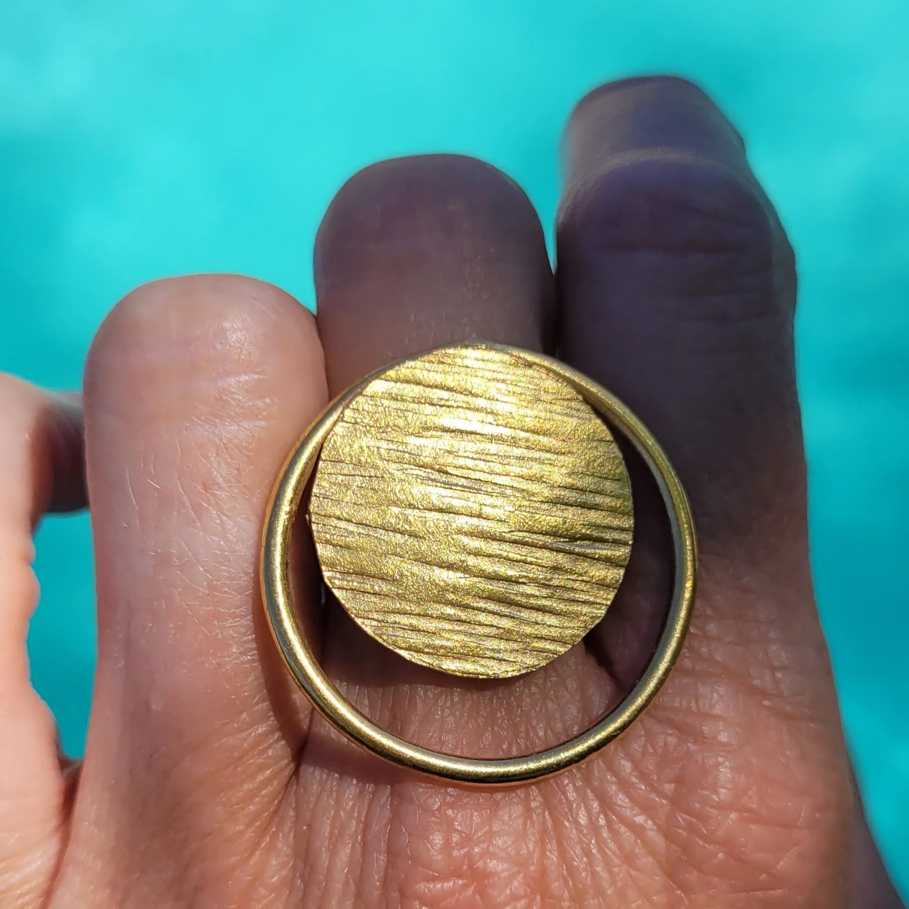 bague ethnique Danku, une bague africaine faite main par des artisans dakarois