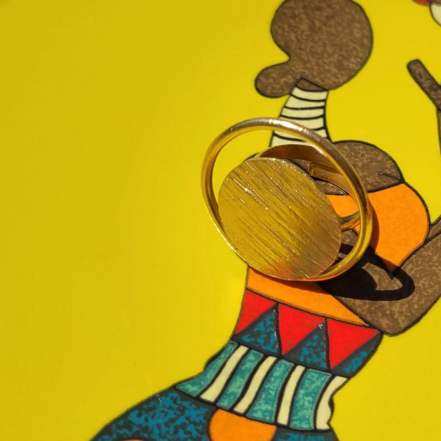 bague ethnique Danku, un bijou en bronze façonné au Sénégal