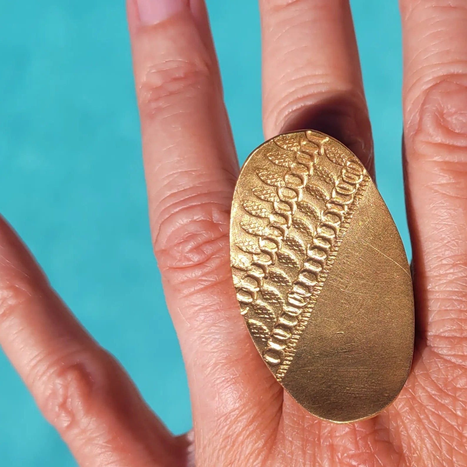 bague ethnique Luwana, une bague africaine façonnée au Sénégal