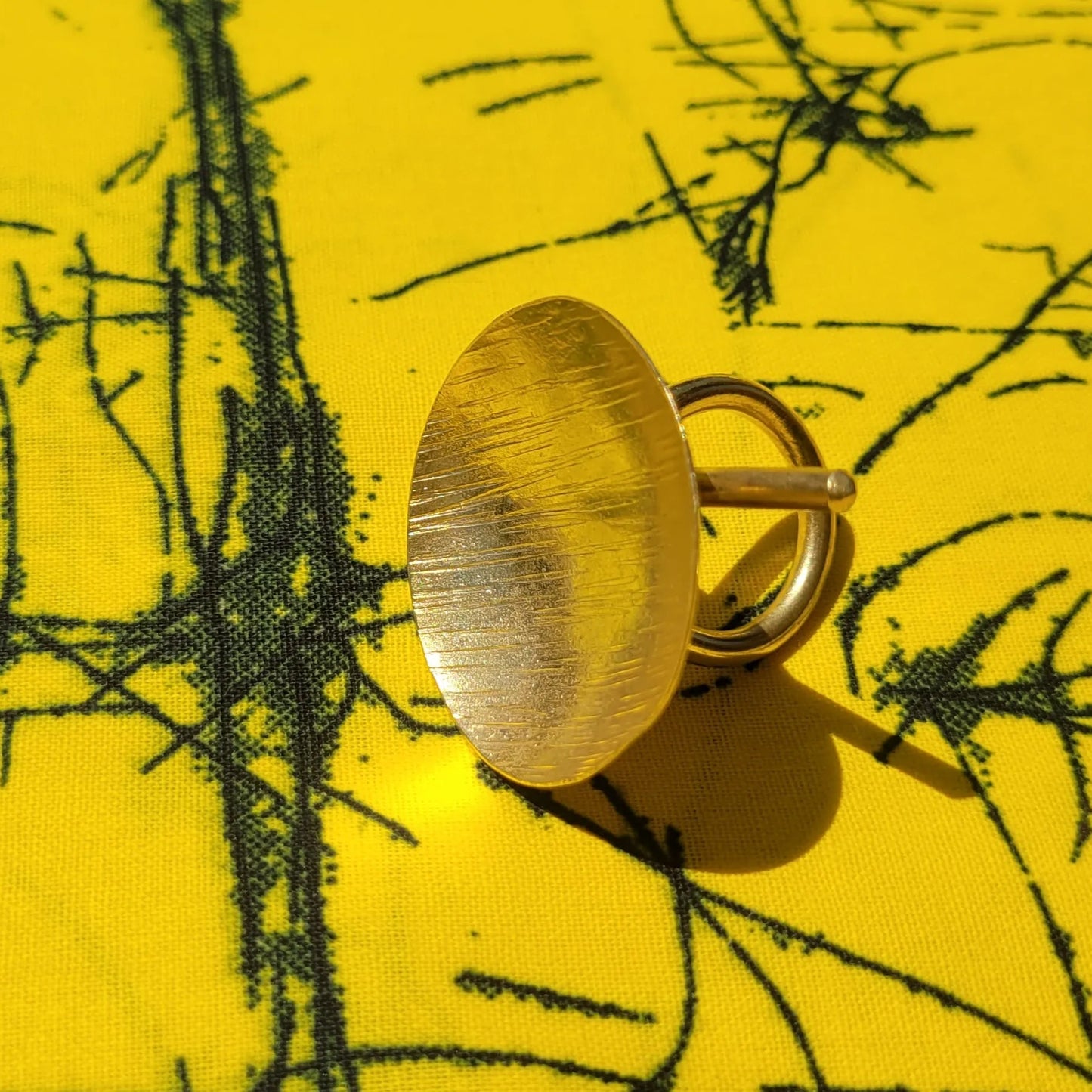 bague ethnique Yoruba, une bague fantaisie pour femme faite main par des artisans dakarois
