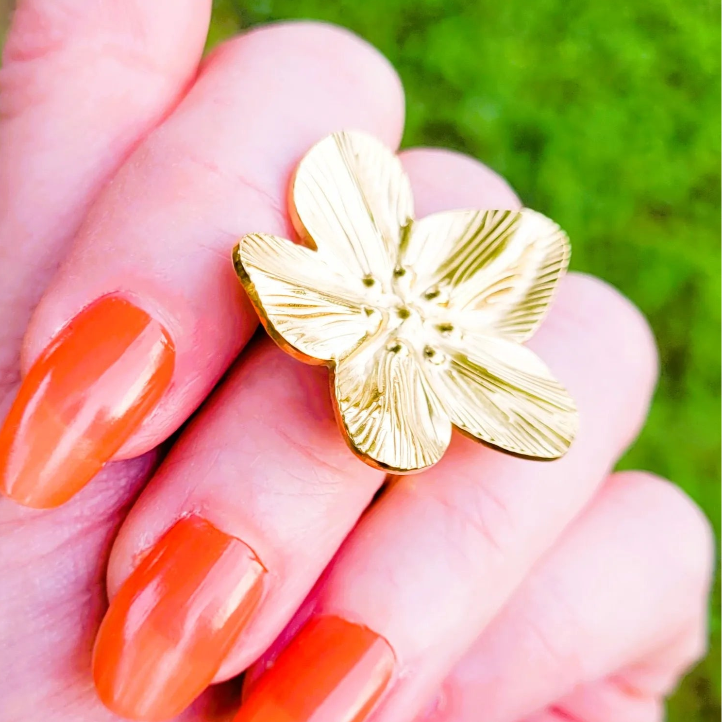 bague fleur Tiaré, une bague pour femme moderne à l’inspiration exotique