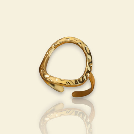 bague mode Ellipse, une bague dorée tendance en 2025