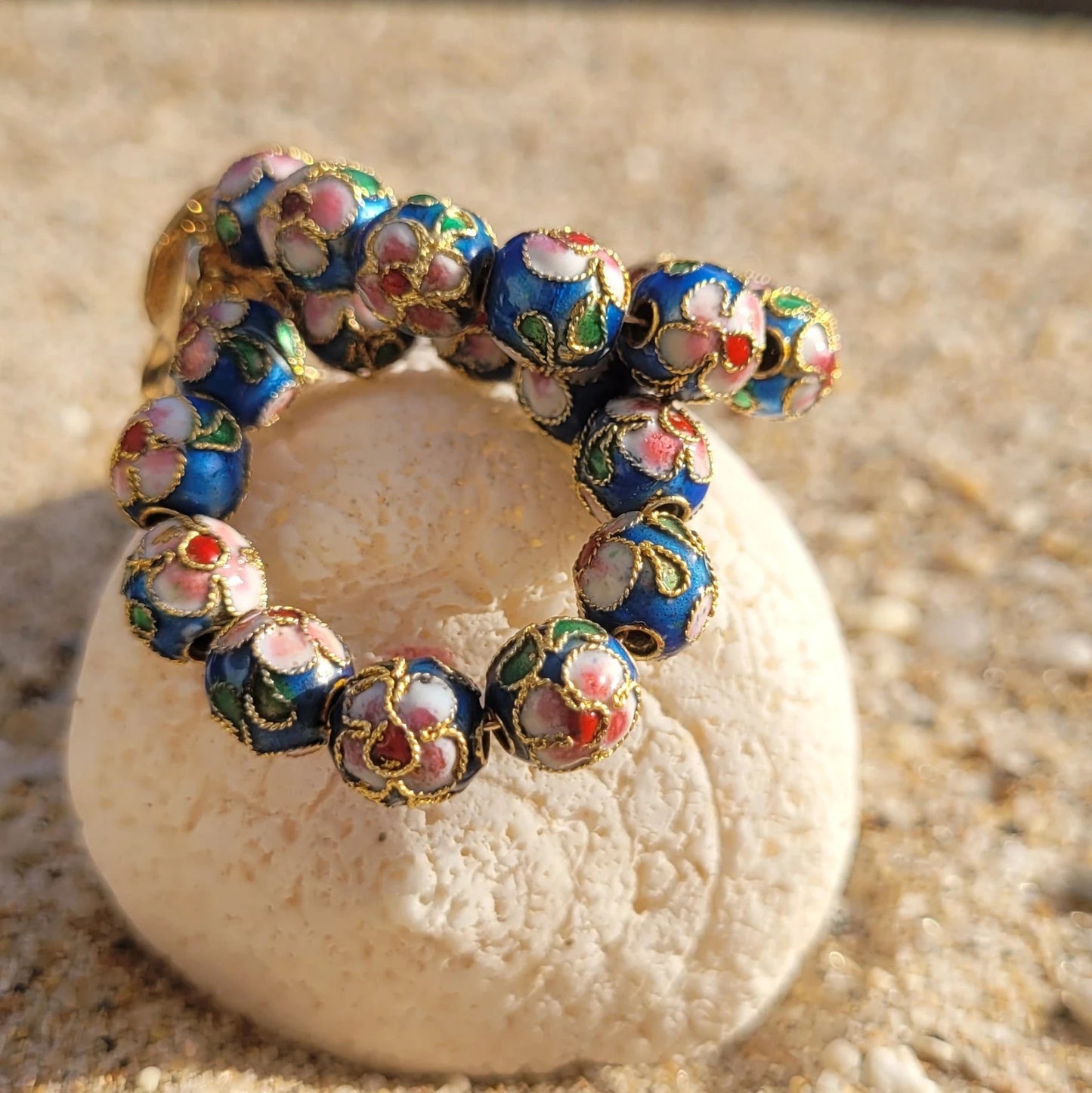 boucles d’oreilles multicolores Alice dorées et bleu roi