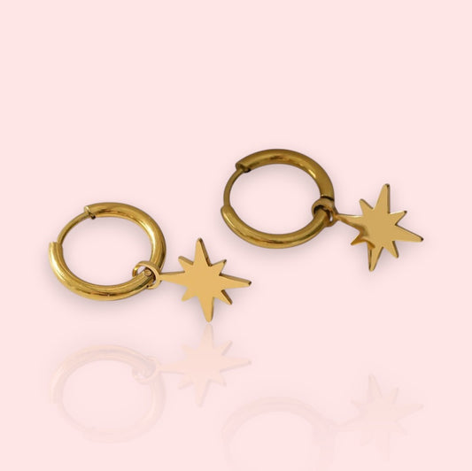 boucles dorées Astra, des boucles d’oreilles tendance au design étoilé
