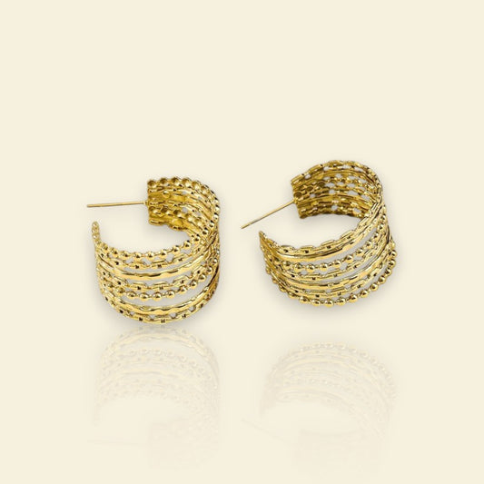 boucles dorées Énora, des boucles d’oreilles tendance au design raffiné